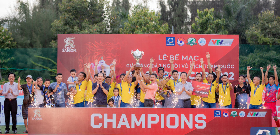 Đối với khu vực miền Trung (KPL), câu lạc bộ Vạn Tín giành chức vô địch, trong khi Olympic Gym về nhì. Mùa giải này, đội bóng Thành Thành từng vào đến trận chung kết cuối cùng tại giải bóng đá 7 người vô địch toàn quốc năm 2019, chỉ cán đích ở vị trí thứ ba. (Ảnh: CTV/Vietnam+)