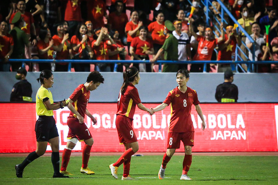 Đội tuyển Nữ Việt Nam ăn mừng 'bàn thắng vàng.' (Ảnh: PV/Vietnam+)