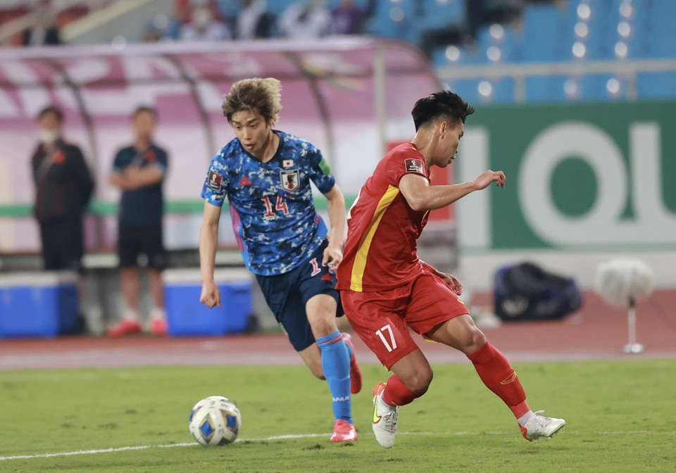Phút bù giờ của hiệp một, Nhật Bản có thêm một lần chọc thủng lưới thủ môn Tấn Trường từ pha đi bóng đẳng cấp của Ito. (Ảnh: PV/Vietnam+)