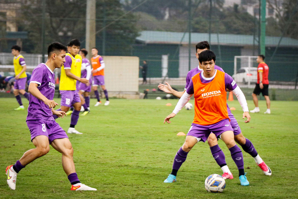 Sau 3 buổi tập kể từ khi hội quân vào ngày 14/3, huấn luyện viên Park Hang-seo chưa cho cầu thủ tập nặng về kỹ chiến thuật. (Ảnh: VFF)