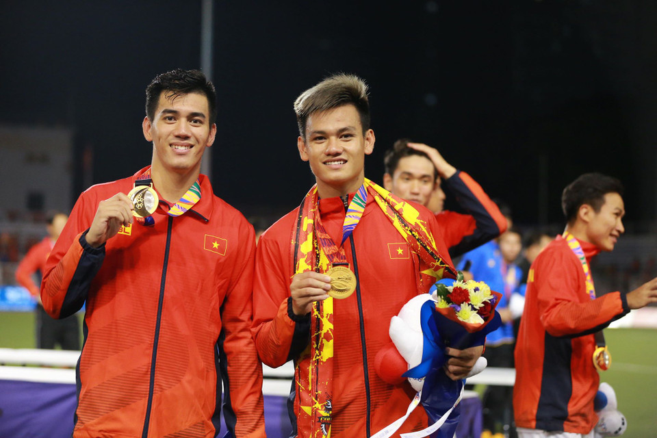 Tiến Linh cùng Hồ Tấn Tài vui mừng. Đây là bộ đôi cầu thủ quan trọng của U22 Việt Nam, đang cùng thi đấu trong màu áo Becamex Bình Dương. (Ảnh: Vietnam+)