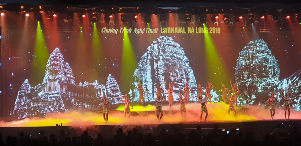 Chương trình nghệ thuật nhận được nhiều phản hồi tích cực từ khán giả. (Ảnh: TTXVN)