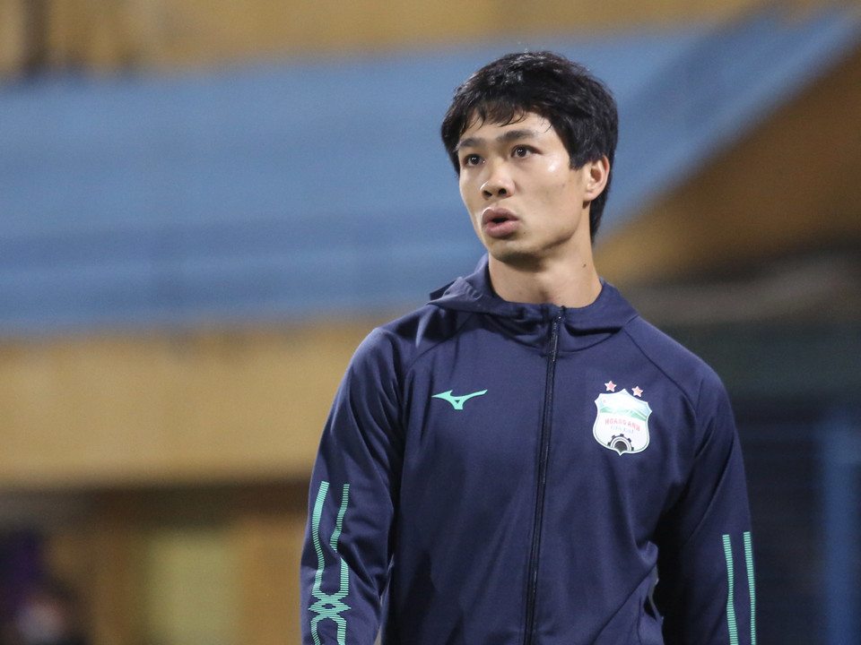 Hoàng Anh Gia Lai gây bất ngờ khi để Công Phượng, Tuấn Anh trên ghế dự bị và tung ra hai mũi nhọn 'tây' là Brandao và Nguyễn Trung Đại Dương. (Ảnh: Hiển Nguyễn/Vietnam+)