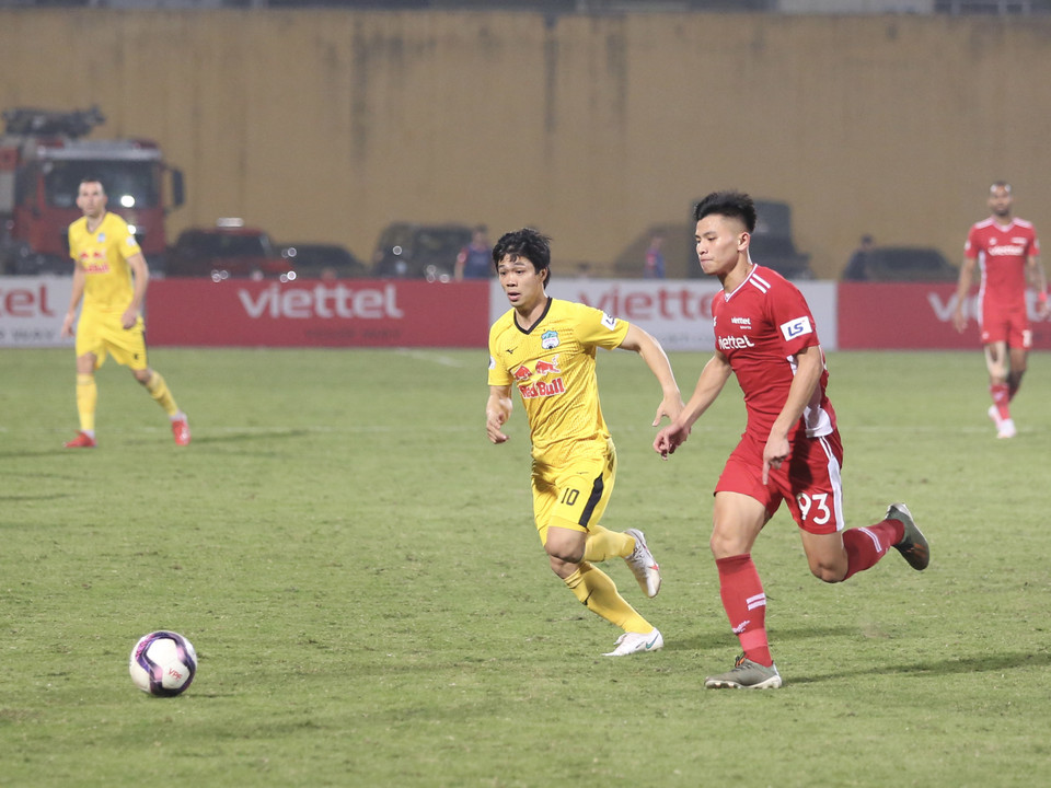 Chỉ cho tới 45 phút tiếp theo, thế trận mới thật sự thay đổi khi Công Phượng được tung vào sân ở phút 53. (Ảnh: Hiển Nguyễn/Vietnam+)