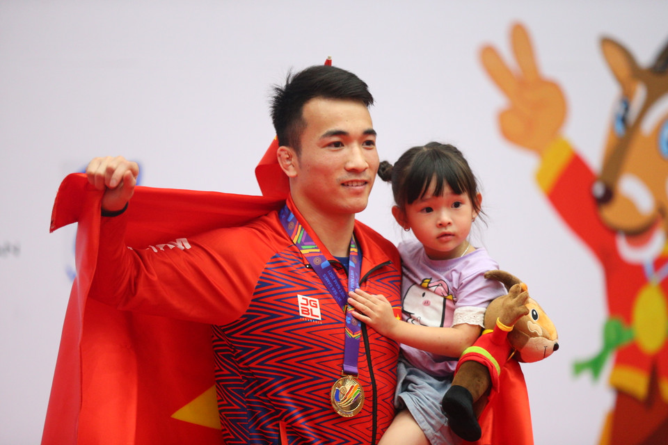 Sau thành công ở ngày thi đấu đầu tiên, đội tuyển Vật hướng đến ngày thi đấu ngày mai với sự xuất quân của nhiều đô vật nữ. Đây được coi là "mỏ vàng" của Đoàn thể thao Việt Nam tại SEA Games 31. (Ảnh: PV/Vietnam+) 