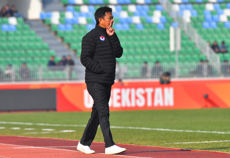 Nhờ thi đấu ăn ý và hiểu rõ chiến thuật từ huấn luyện viên trưởng Hoàng Anh Tuấn, U20 Việt Nam không chỉ phòng ngự co cụm, thay vào đó có nhiều lần tấn công nguy hiểm. (Ảnh: AFC) 