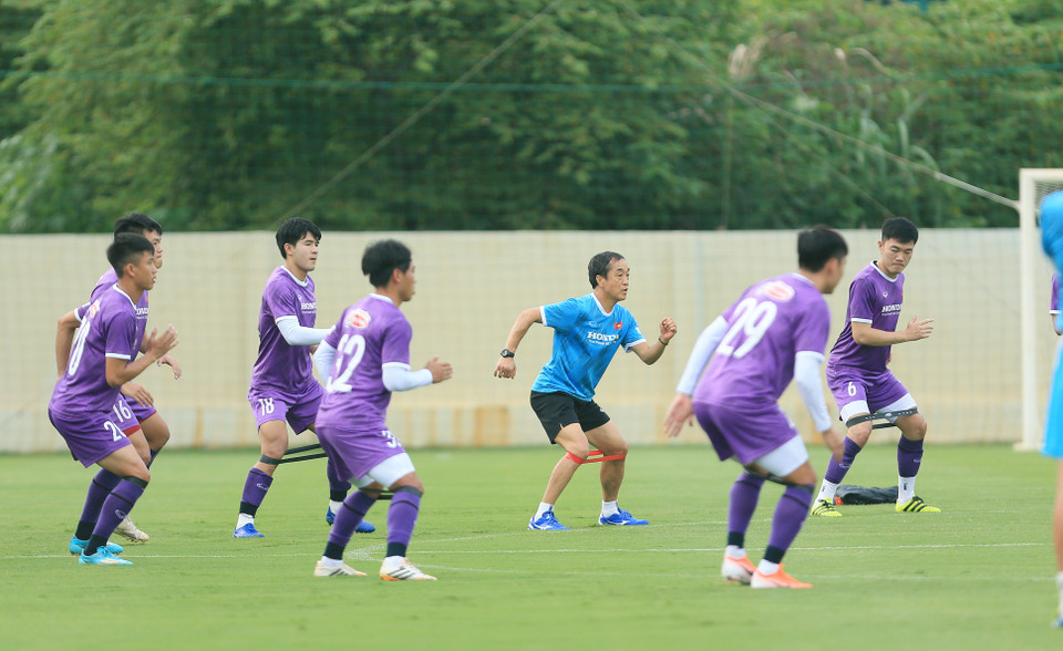 Trong khi đó, số còn lại thực hiện trọn vẹn buổi tập kéo dài 60 phút. (Ảnh: VFF)