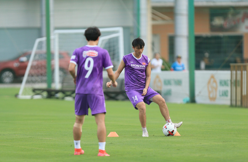 Đội tuyển Việt Nam tập luyện từ nay cho tới ngày 25/8 tại Hà Nội. Ngày 26/8, toàn đội di chuyển sang Saudi Arabia để chuẩn bị thi đấu trận đầu tiên tại vòng loại thứ ba World Cup với nước chủ nhà vào ngày 2/9. (Ảnh: VFF)