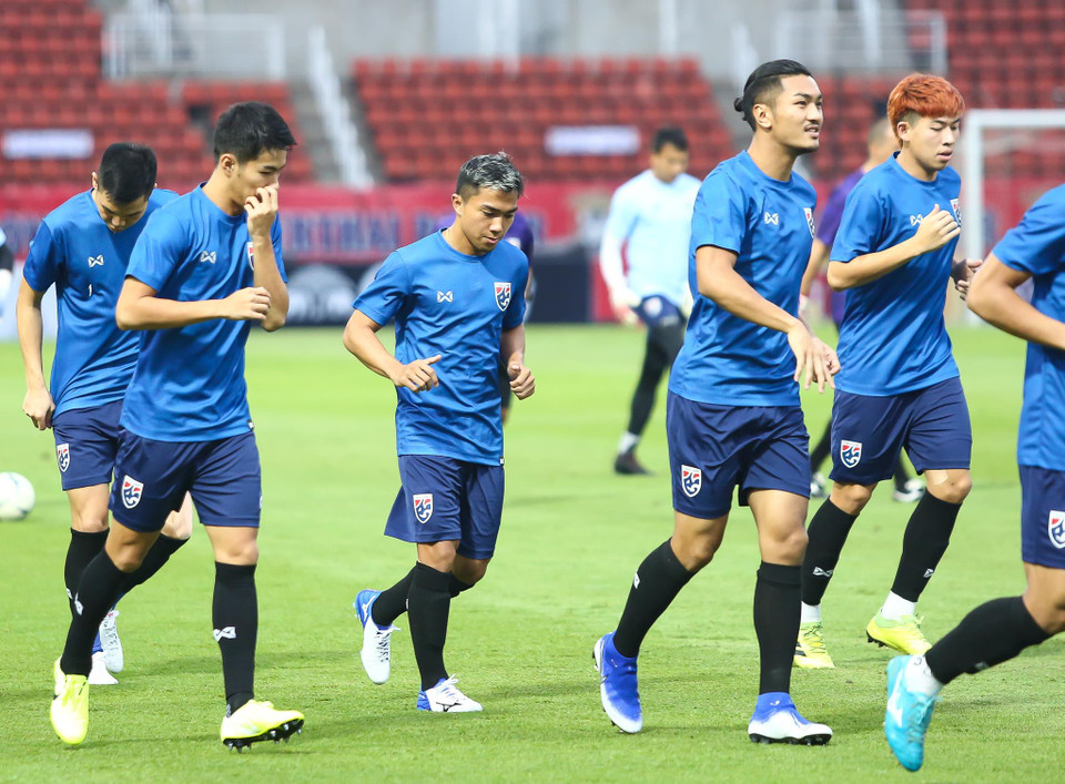 Chanathip (giữa) là cầu thủ được huấn luyện viên Park Hang-seo đề cao và lưu tâm để tìm cách phong toả sự nguy hiểm.