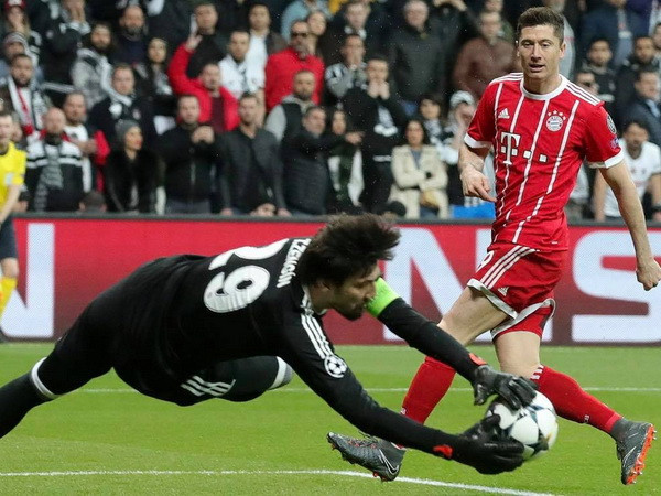Robert Lewandowski thiếu may mắn ở trận này (Nguồn: Fcb.de)