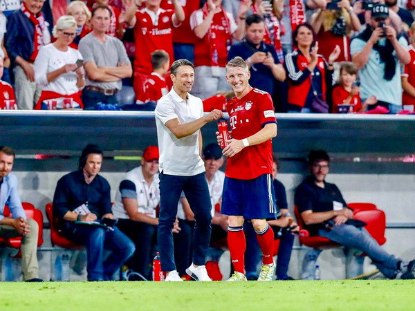 Với Kovak, huấn luyện viên hiện tại của Bayern, một đồng đội cũ của Basti khi còn thi đấu