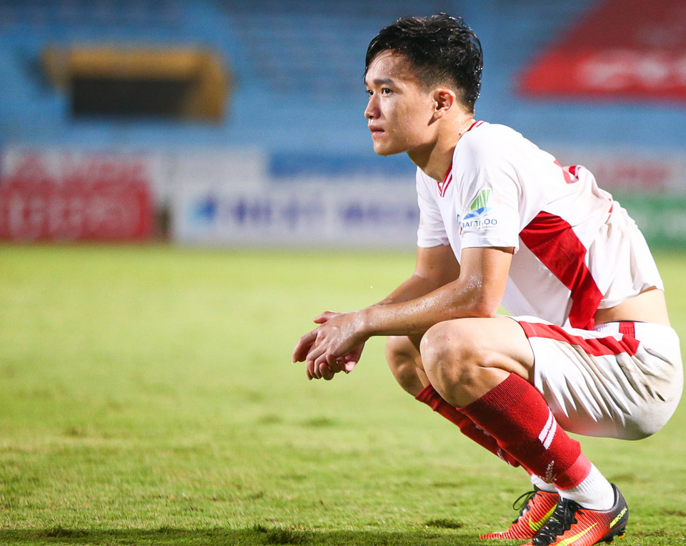 Tuy nhiên, sự an ủi của ông thầy người Hàn Quốc là không đủ giúp 'kẻ chiến bại' quên đi nỗi buồn. (Ảnh: Hiển Nguyễn/Vietnam+)