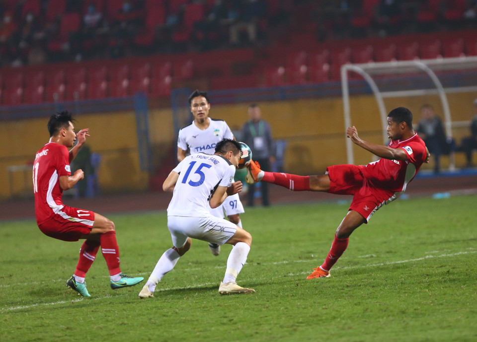 Hoàng Anh Gia Lai chia điểm với Viettel ở trận đấu vòng 2 V-League 2020 với 6 bàn thắng được ghi. (Ảnh: Nguyên An/Vietnam+)