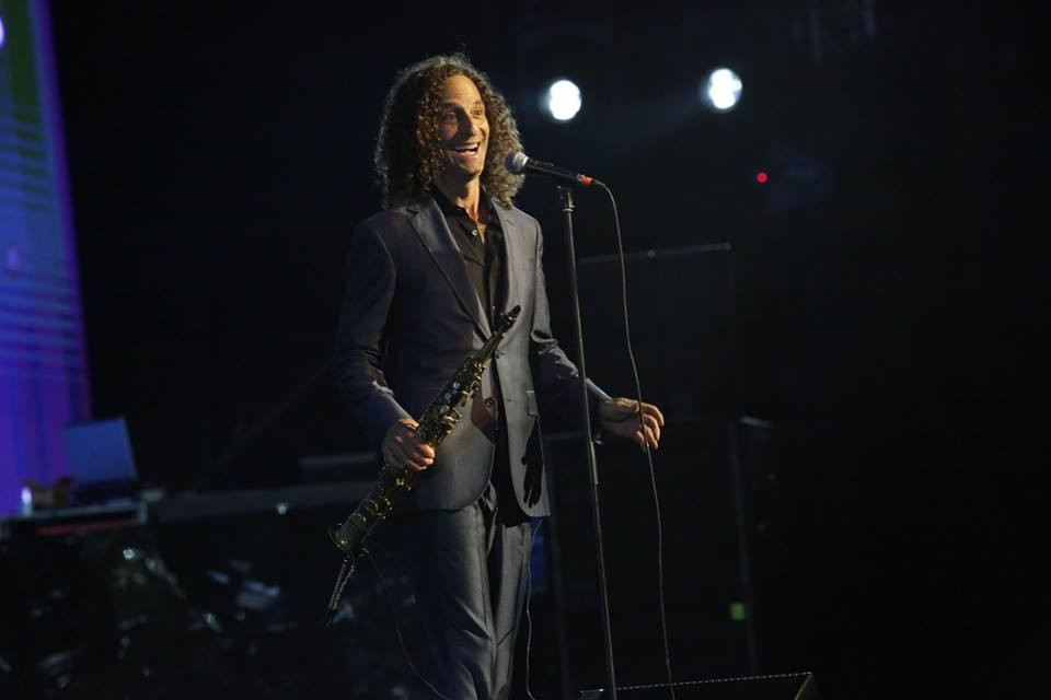 Ông dừng lại nói chuyện với khán giả rất lâu bằng tiếng Việt bập bẹ khiến khán giả kinh ngạc. (Ảnh: BTC)