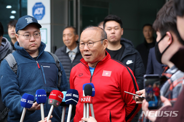 Huấn luyện viên Park Hang-seo cho rằng còn nhiều người giỏi hơn, trẻ hơn ông để dẫn dắt bóng đá Hàn Quốc. (Ảnh: Newsis)