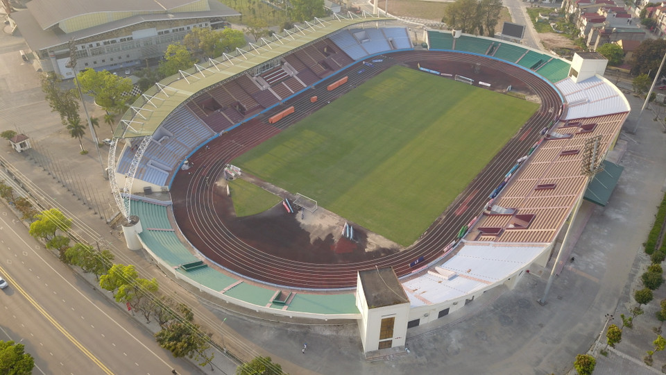 Sân vận động Việt Trì có sức chứa khoảng 20.000 chỗ ngồi, đã được nâng cấp, sửa chữa trong thời gian qua và đã hoàn tất mọi khâu nhằm chuẩn bị đăng cai bảng A của môn bóng đá nam SEA Games 31. (Ảnh: PV/Vietnam+)