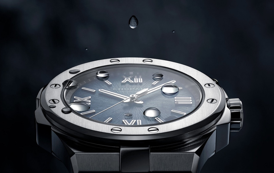 Vòng đệm của những chiếc Alpine Eagle được tô điểm bằng bốn cụm vít đôi đặt tại các góc 12h - 3h - 6h - 9h, với khe vít xếp thành một vòng tròn đồng tâm đề cao sự hoàn thiện chất lượng và mục đích thẩm mỹ. Bên cạnh đó, nhóm vít này cũng đảm bảo khả năng chống nước bền bỉ lên tới 100 mét. (Ảnh: CTV/Vietnam+)