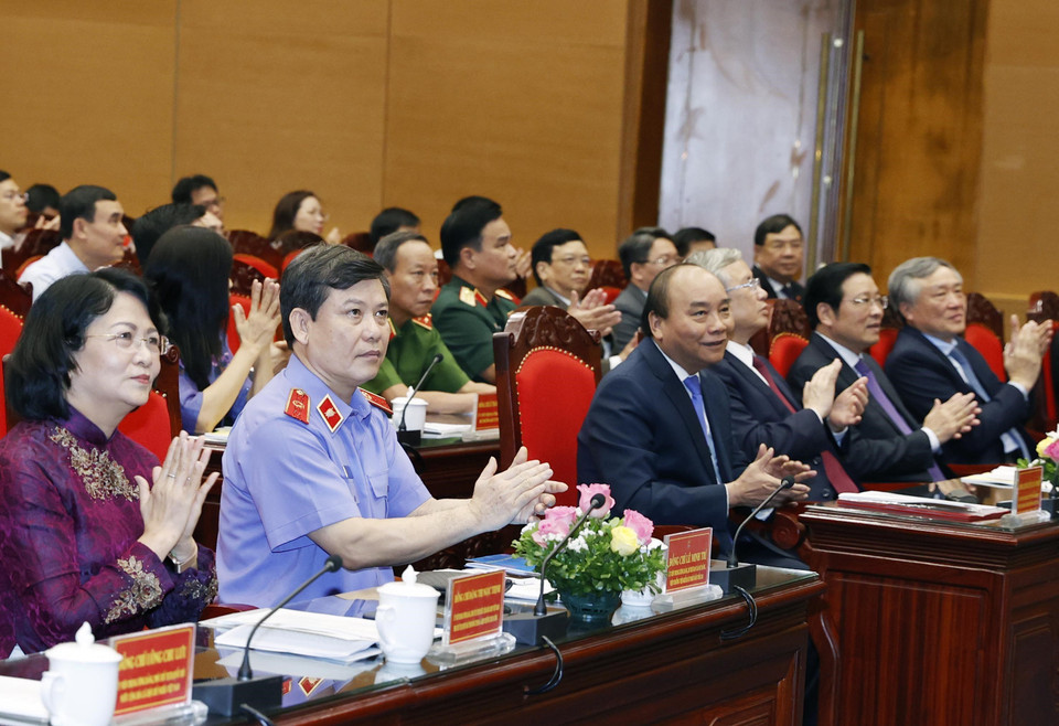 Thủ tướng Nguyễn Xuân Phúc, Phó Chủ tịch nước Đặng Thị Ngọc Thịnh và các đại biểu tham dự buổi lễ. (Ảnh: Thống Nhất/TTXVN)