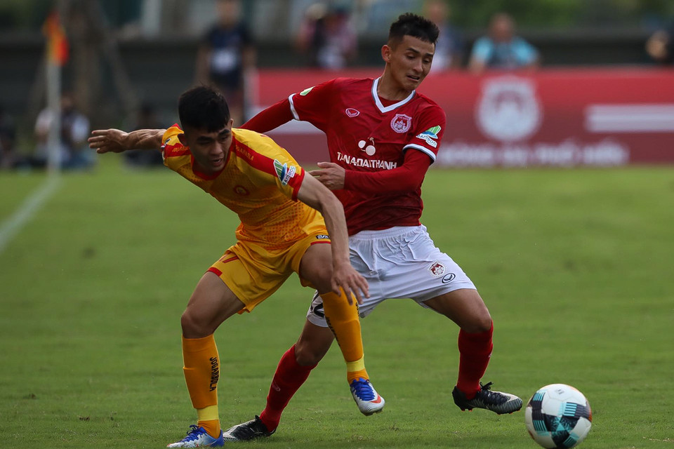 Chơi chủ động nhưng để dẫn trước, Phố Hiến thi đấu quyết tâm hơn và tiếp tục thế trận tấn công nhưng tỏ ra nóng vội. (Ảnh: Nguyên An/Vietnam+)