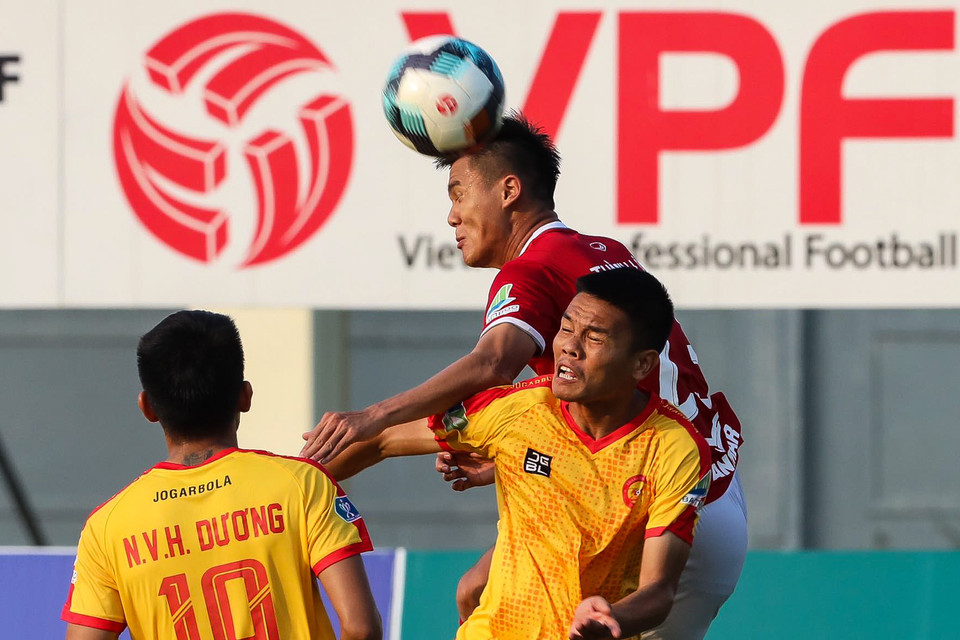Thanh Hóa có chuyến làm khách khó khăn tới sân của Phố Hiến. Đội chủ nhà từ hạng Nhất là đội chơi chủ động, bật nhả trong tấn công tốt hơn đại diện V-League ở trận đấu chiều 25/5 tại vòng loại cúp Quốc gia 2020. (Ảnh: Nguyên An/Vietnam+)
