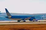 Chuyến bay chở khách đầu tiên của Vietnam Airlines hạ cánh xuống Sân bay Long Thành, đánh dấu mốc quan trọng trong quá trình đưa vào hoạt động. (Ảnh: PV/Vietnam+)