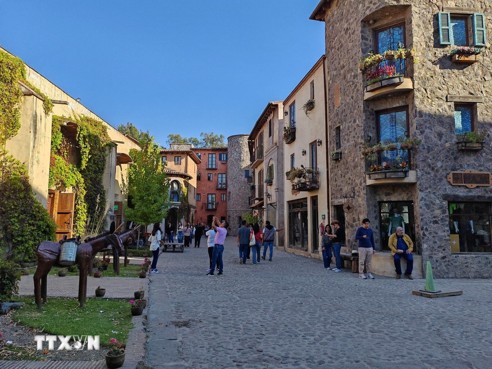 Val'Quirico là cả một khu phức hợp du lịch- dân cư được xây dựng trên phần còn lại của di tích Hacienda Santa Agueda ở bang Tlaxcala của Mexico. (Ảnh: Phương Lan/TTXVN)