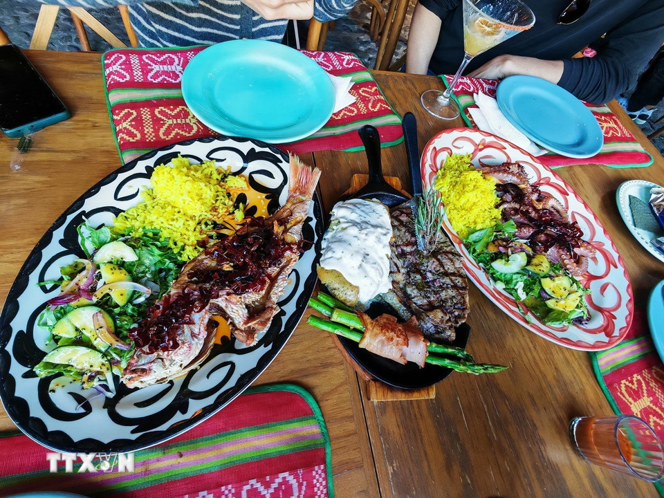 Các món ăn ẩm thực địa phương tại Val’Quirico. (Ảnh: Phương Lan/TTXVN)