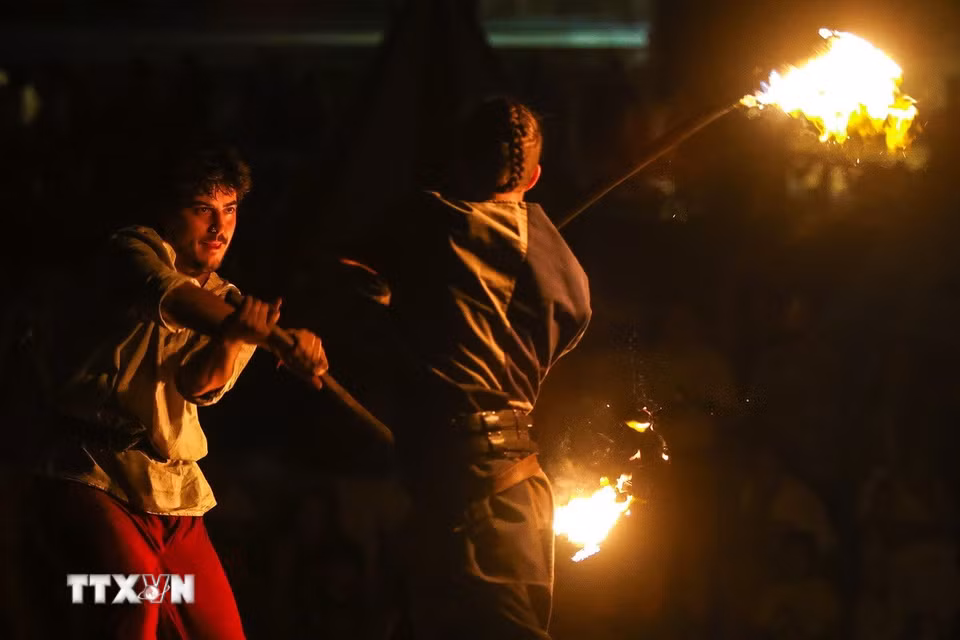 Một màn trình diễn tại lễ hội Trung Cổ ở Svetvincenat, Croatia, ngày 31/7/2026. (Ảnh: THX/TTXVN phát)