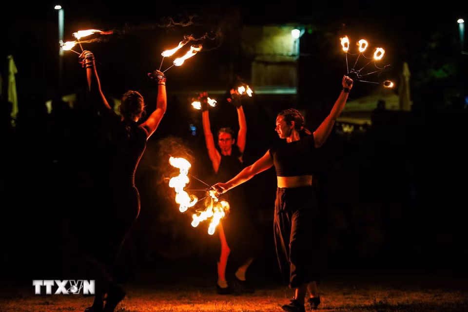 Một màn trình diễn tại lễ hội Trung Cổ ở Svetvincenat, Croatia, ngày 31/7/2026. (Ảnh: THX/TTXVN phát)