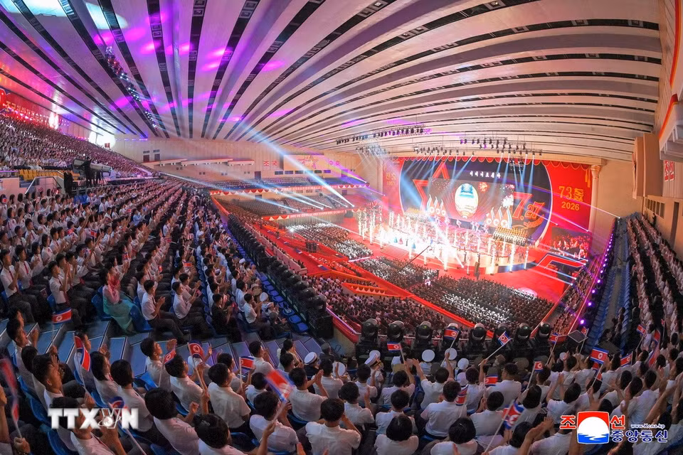 Chương trình biểu diễn nghệ thuật kỷ niệm 73 năm Ngày Chiến thắng tại Bình Nhưỡng, Triều Tiên ngày 27/7/2026. (Ảnh: Yonhap/TTXVN phát)