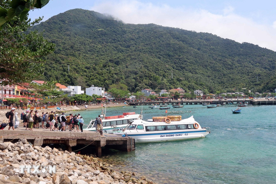 Đảo Cù Lao Chàm (xã Tân Hiệp, thành phố Đà Nẵng) hút khách du lịch trong mùa du lịch Hè 2026. (Ảnh: Đỗ Trưởng/TTXVN)