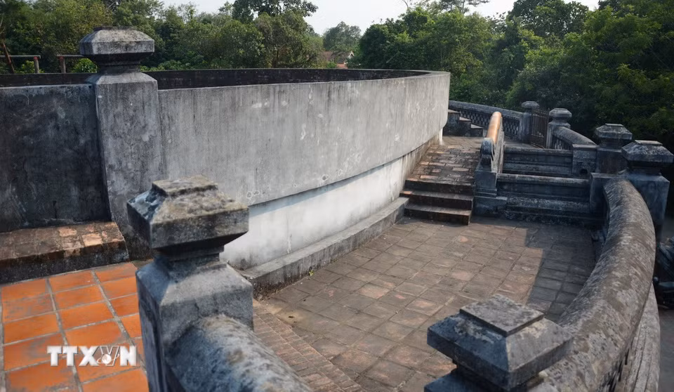 Đấu trường Hổ Quyền có hình vành khăn, kết cấu bởi hai vòng tường thành hình tròn đồng tâm. (Ảnh: Văn Dũng/TTXVN)