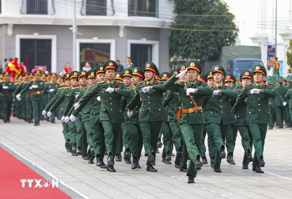 Các khối chiến sỹ tham gia duyệt đội ngũ, thể hiện tác phong chính quy, thống nhất tại lễ ra quân huấn luyện. (Ảnh: Xuân Tư/TTXVN)