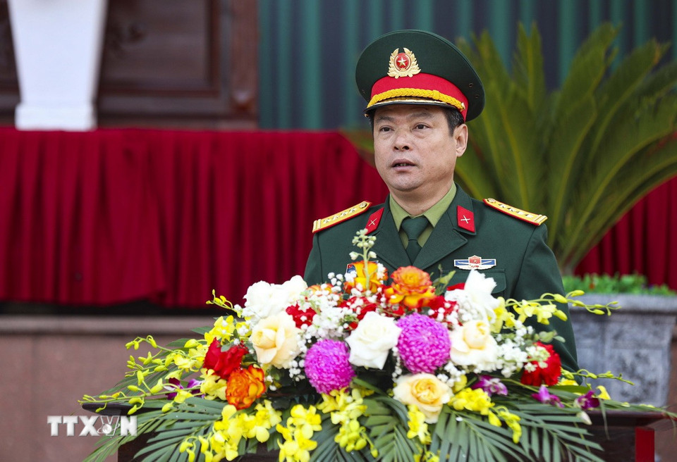 Đại tá Trịnh Đức Thiêm, Chỉ huy trưởng Bộ Chỉ huy Quân sự tỉnh Điện Biên phát biểu tại Lễ ra quân. (Ảnh: Xuân Tư/TTXVN)