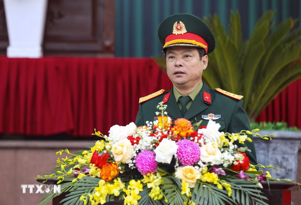 Đại tá Trịnh Đức Thiêm, Chỉ huy trưởng Bộ Chỉ huy Quân sự tỉnh Điện Biên phát biểu tại Lễ ra quân. (Ảnh: Xuân Tư/TTXVN)
