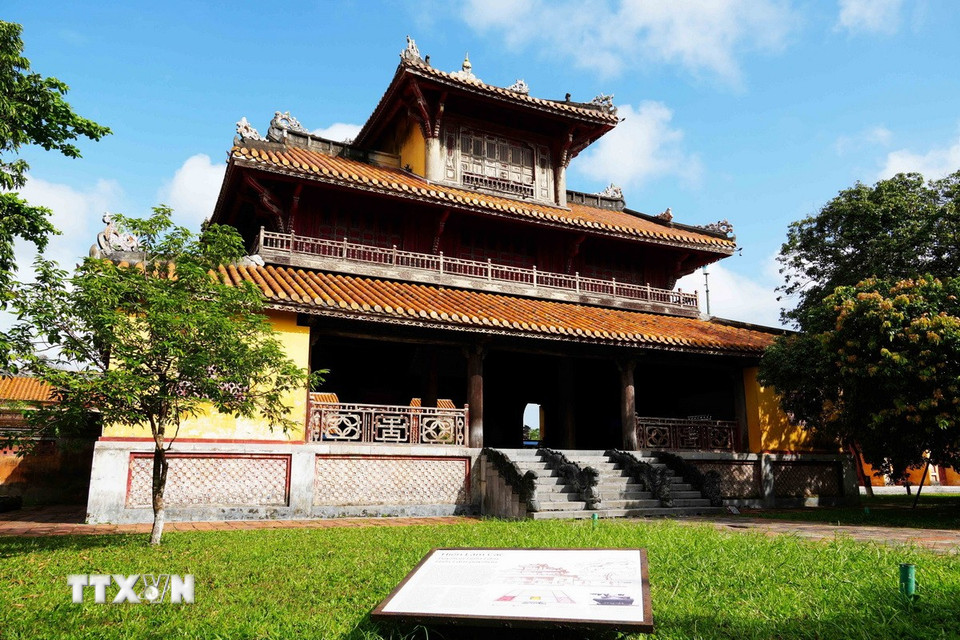 Hiển Lâm Các trong Hoàng Thành Huế nhìn từ phía Miếu Môn - cổng chính. (Ảnh: Nguyên Lý/TTXVN)