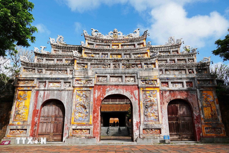 Miếu Môn-cổng chính vào Hiển Lâm Các và Thế Tổ Miếu trong Hoàng Thành Huế. (Ảnh: Nguyên Lý/TTXVN)