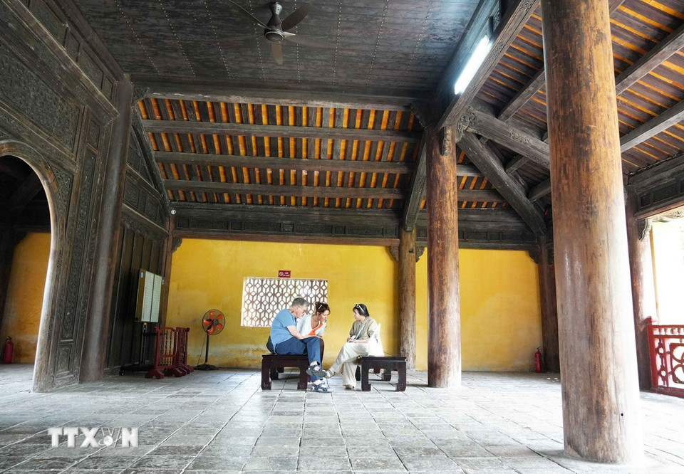 Hiển Lâm Các trong Hoàng Thành Huế được xây dựng bằng gỗ, trong đó các cột được làm bằng nhiều cây gỗ lớn. (Ảnh: Nguyên Lý/TTXVN)