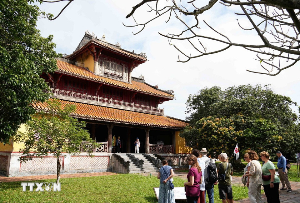 Hiển Lâm Các trong Hoàng Thành Huế là điểm đến tham quan thu hút du khách. (Ảnh: Nguyên Lý/TTXVN)