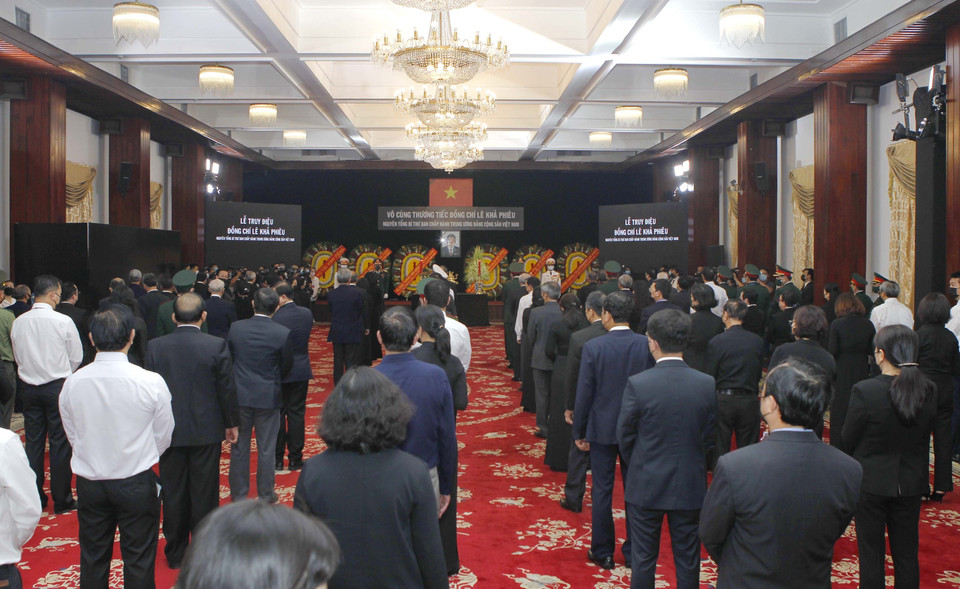 Quang cảnh Lễ truy điệu tiễn biệt nguyên Tổng Bí thư Lê Khả Phiêu về nơi an nghỉ cuối cùng tại Hội trường Thống Nhất, Tp. Hồ Chí Minh. (Ảnh: Thanh Vũ/TTXVN)