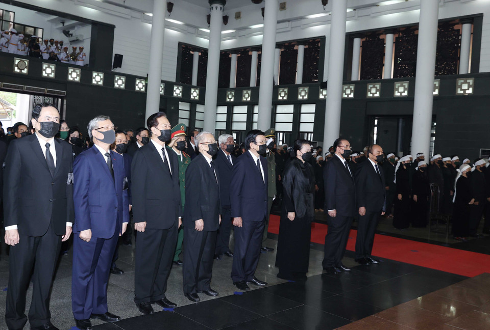 Các đồng chí lãnh đạo Đảng và Nhà nước dự Lễ truy điệu nguyên Tổng Bí thư Lê Khả Phiêu. (Ảnh: Thống Nhất/TTXVN)