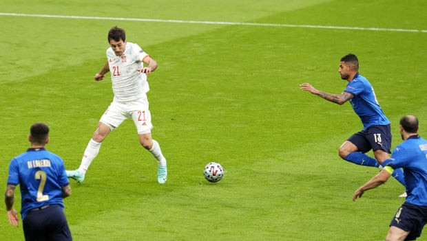 Có thời điểm, 'Bò tót' giành thời gian kiểm soát bóng lên đến 70%.