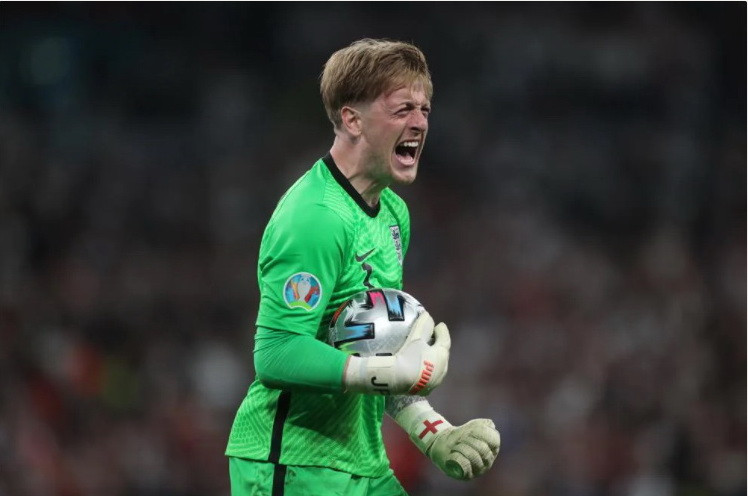 Jordan Pickford sau đó đã tỏa sáng với pha cản phá thành công cú sút của Jorginho. (Nguồn: UEFA)