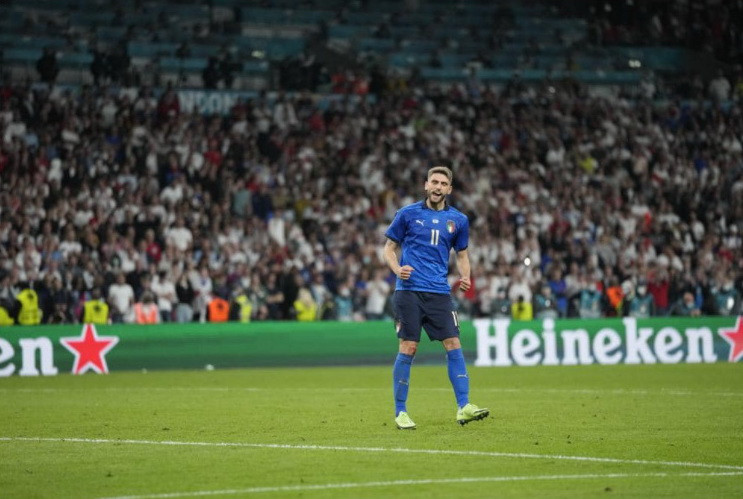 Domenico Berardi mở đầu thuận lợi cho Italy ở loạt sút luân lưu. (Nguồn: UEFA)