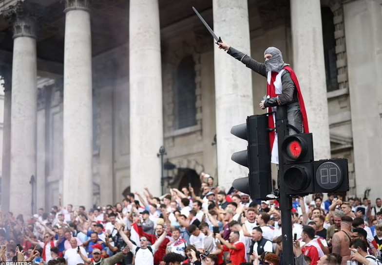 Đây cũng là điều dễ hiểu khi mà người hâm mộ Anh đã phải chờ đợi quá lâu để chứng kiến đội nhà góp mặt ở một trận chung kết. (Nguồn: Reuters)