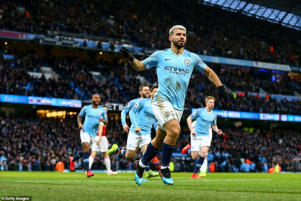 Sergio Aguero đã lập hat-trick để giúp đương kim vô địch Manchester City đánh bại Arsenal 3-1 ở trận cầu tâm điểm vòng 25 Premier League.