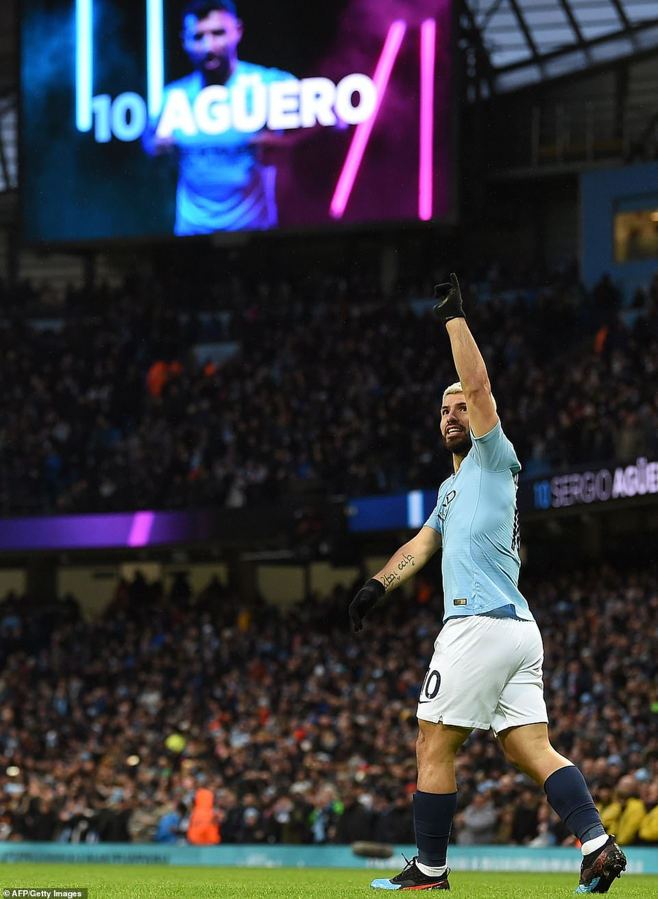 Bên kia chiến tuyến, Sergio Aguero xứng đáng được gọi là người hùng.