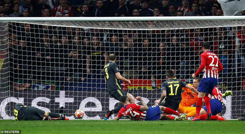 ...sau pha dứt điểm trong vòng cấm địa.