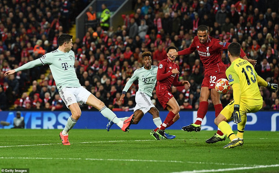 Bayern cũng đáp trả bằng những tình huống tấn công nhanh. Thậm chí, Joel Matip của Liverpool còn suýt chút nữa phản lưới nhà sau nỗ lực phá bóng.
