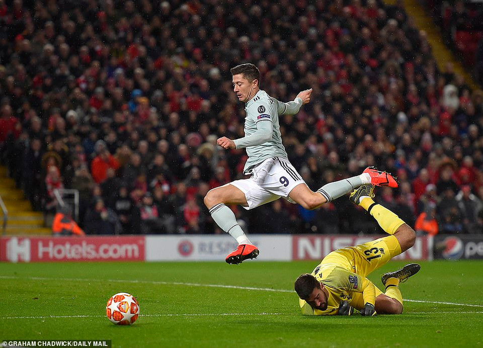 Robert Lewandowski đã thi đấu năng nổ ở trận này.